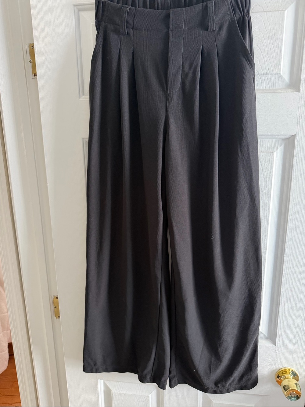 HALARA Black Pleated Wide-Leg Chinos